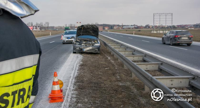 Osobówka wjechała w ciężarówkę
