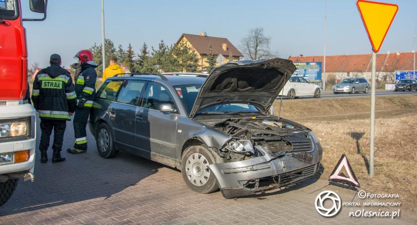 Kolizja trzech osobówek w Smardzowie