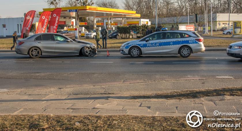 Kolizja Mercedesa z Peugeotem