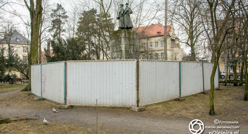 Pomnik Wdzięczności ogrodzony
