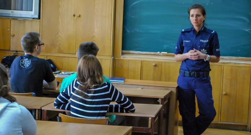 Policjanci zapraszają maturzystów w swoje szeregi