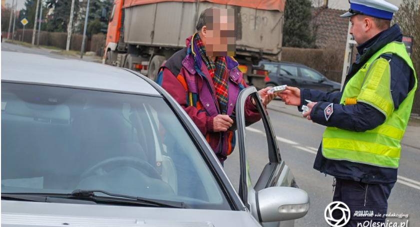 Drogówka wręczała alkotesty