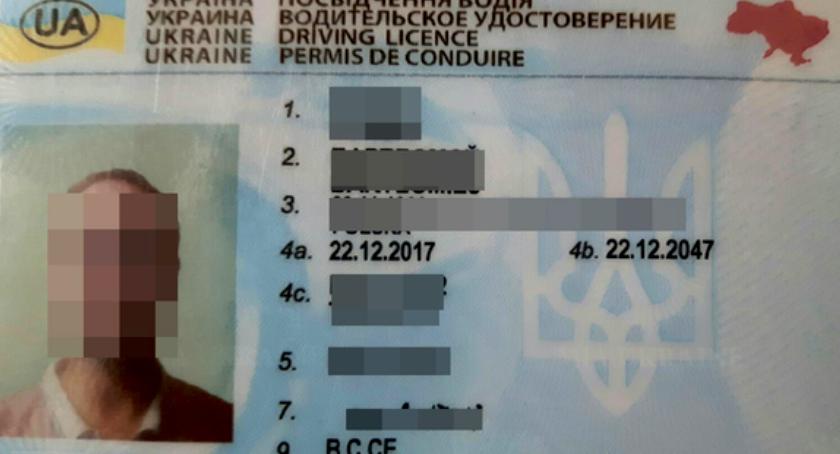 W trakcie kontroli podał policjantom podrobione prawo jazdy