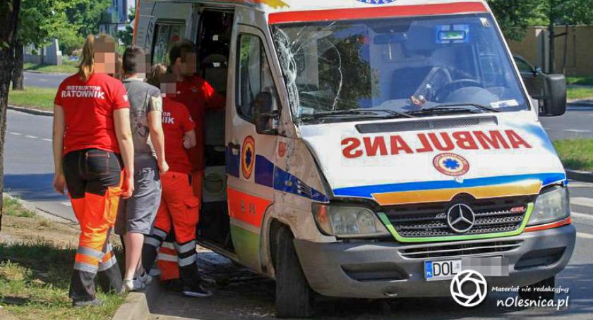 Oleśnickie Służby Ratownicze rozbiły swój ambulans we Wrocławiu