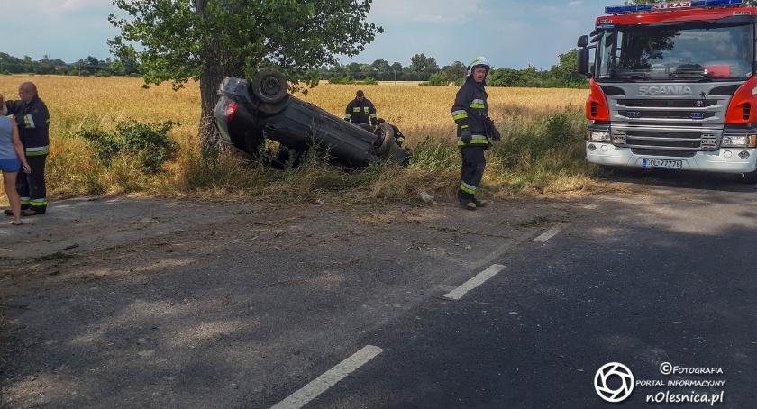 Dachowanie - dwie osoby poszkodowane - interweniował śmigłowiec LPR - FOTO VIDEO