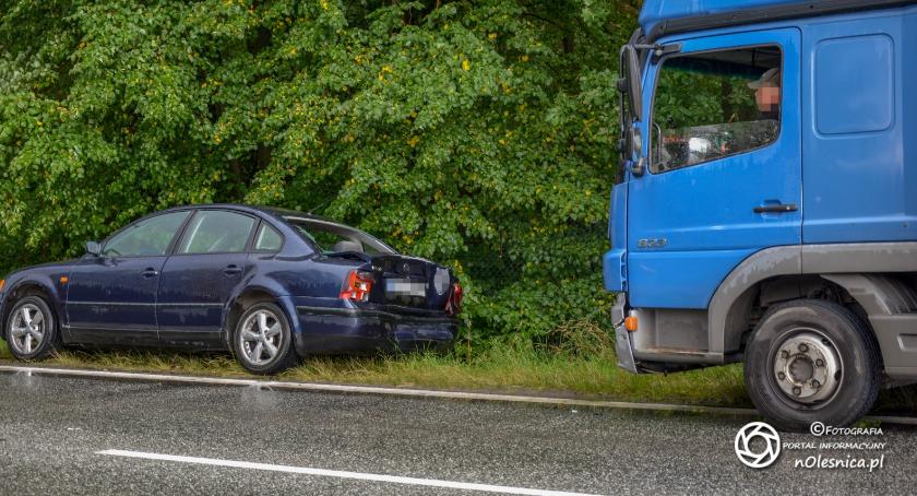 Kolizja ciężarówki i auta osobowego