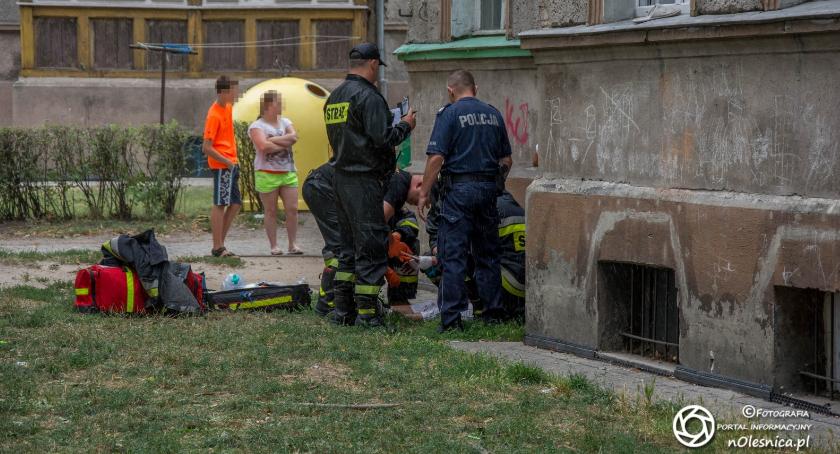 Zakrwawiony mężczyzna leżał na ul. Krzywoustego
