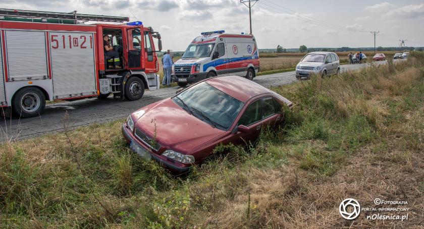 Zawidowice - auto wpadło do rowu