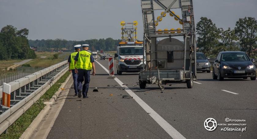 Kierowca busa wjechał w przyczepkę