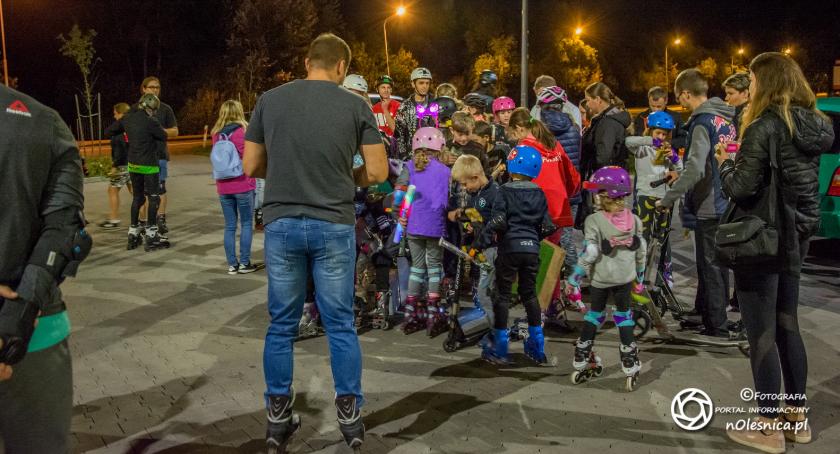 Nocny przejazd rolkarzy