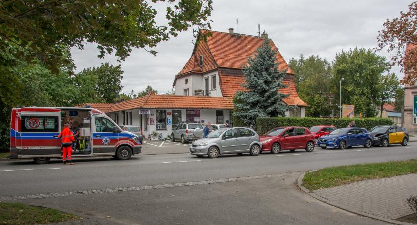 Kolizja czterech aut na Skłodowskiej - jedna osoba wymagała pomocy medycznej