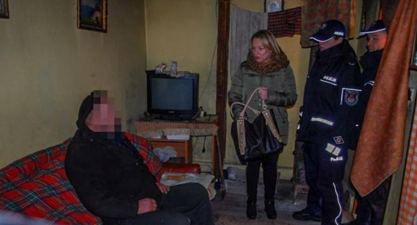 Policjanci apelują o reagowanie na zauważone przypadki narażenia na wychłodzenie organizmu