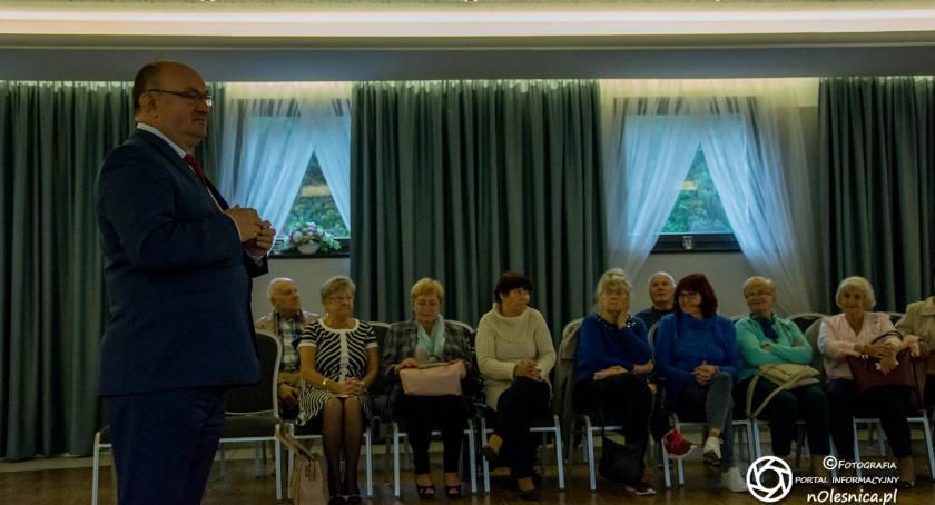 Spotkanie kandydata na burmistrza Jana Bronsia z seniorami