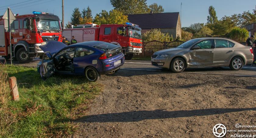Wypadek w Ose - dwie osoby z obrażeniami