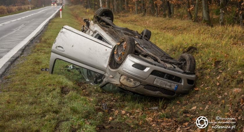 Zderzenie i dachowanie na drodze DK25