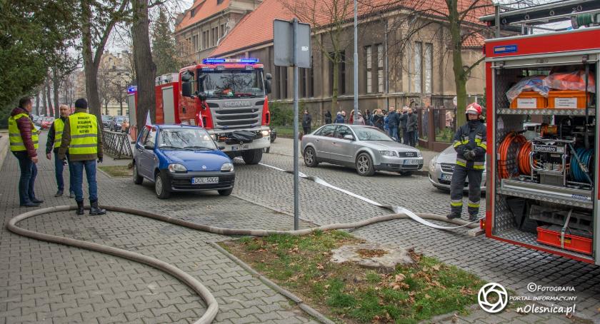 Mężczyzna strzelał z broni automatycznej w oleśnickim starostwie