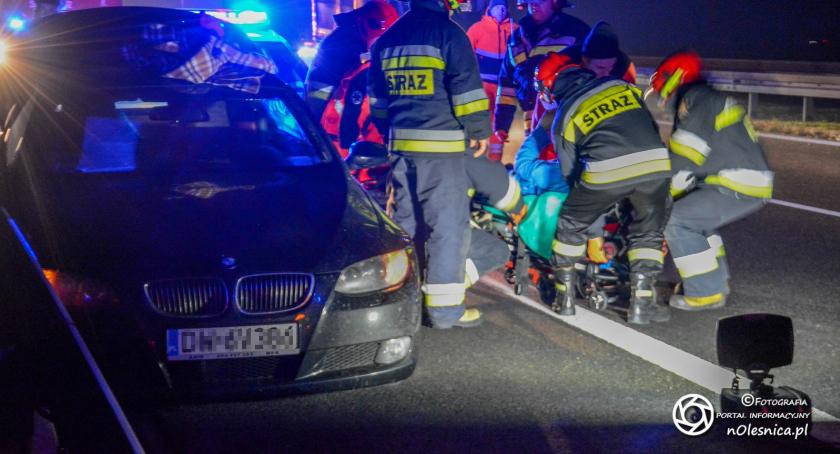 BMW uderzyło w bariery na trasie S8 - kierowca dostał udaru
