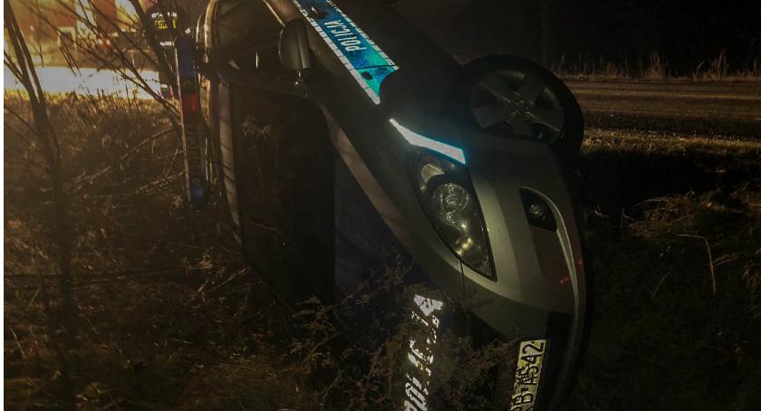 Kumulacja zdarzeń drogowych - tym razem radiowóz w rowie