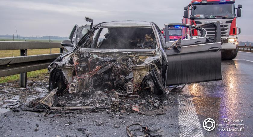 Pożar samochodu na trasie S8