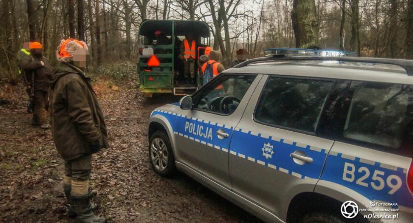  Wrocławski Ruch Antyłowiecki zablokował polowanie na dziki w lesie koło Krzeczyna