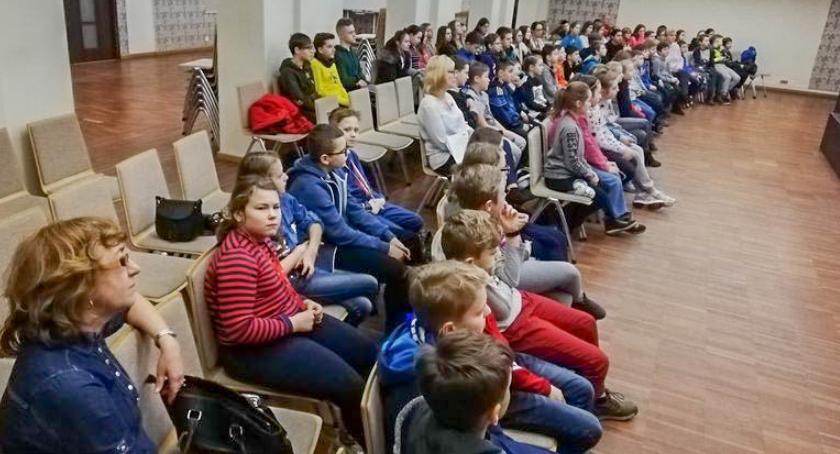 Policjanci rozmawiali o cyberprzemocy z uczniami