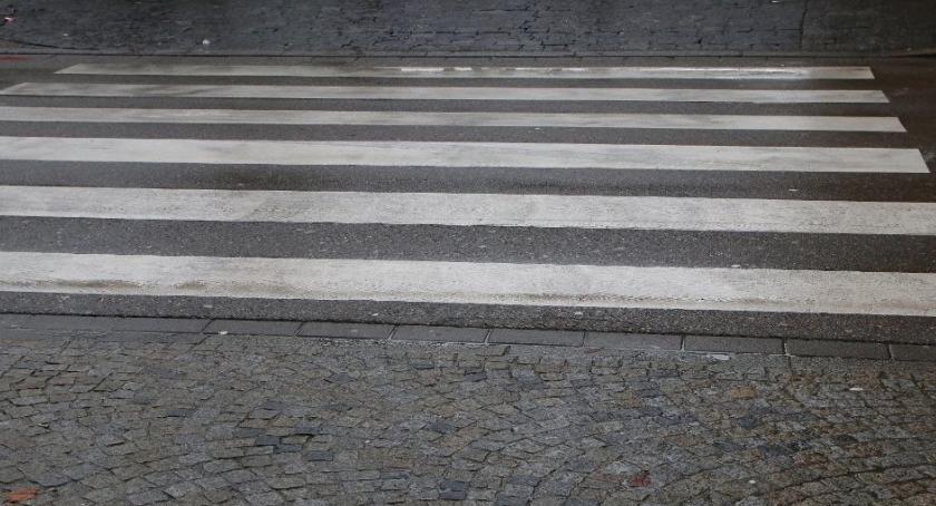 Stop! Pieszy na przejściu!