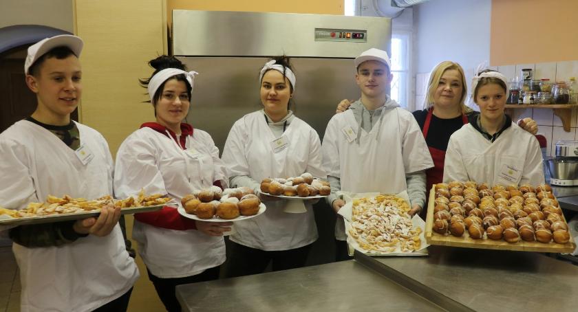 Na zdrowie…  Jasiowi - cukiernicy z OHP pomagają