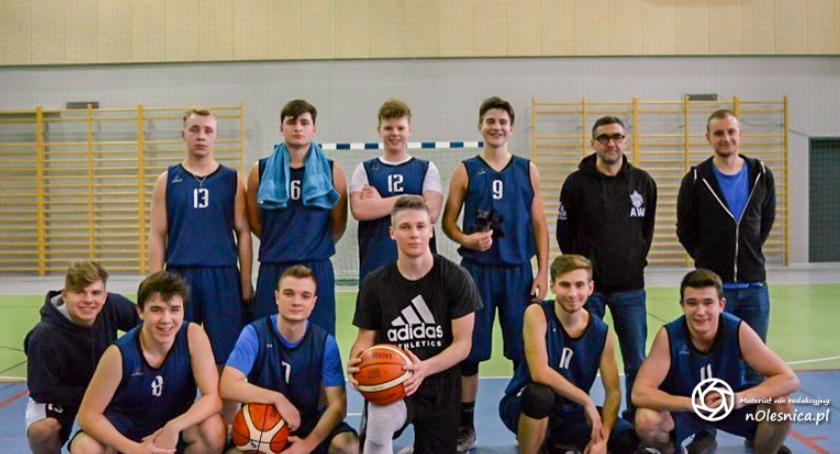 Sukcesy koszykarek i koszykarzy II LO w Oleśnicy
