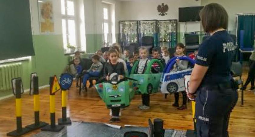 Policjanci z wizytą w gminnej podstawówce