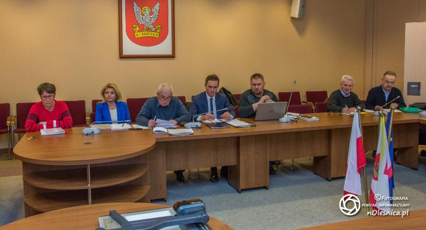 Czy potrafi pan odróżnić pojęcie kontroli od posiedzenia komisji rewizyjnej?