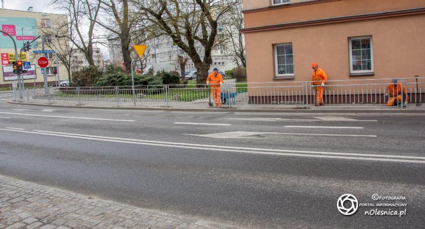 Na Lwowskiej postawiono barierki
