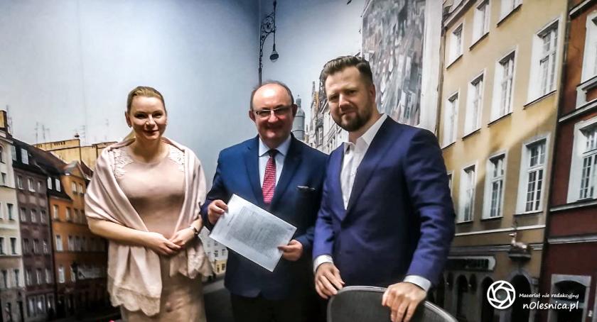 Burmistrz podpisał umowę z GKN w sprawie sprzedaży działki