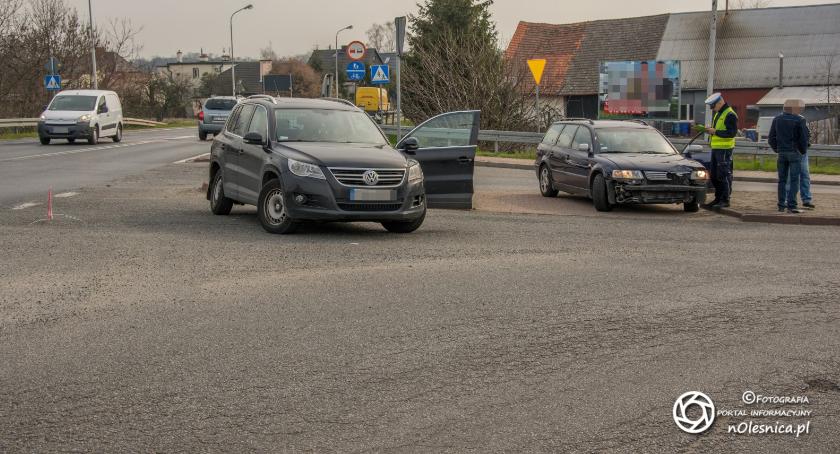 Kolizja na skrzyżowaniu Dobroszycka - W. Polskiego