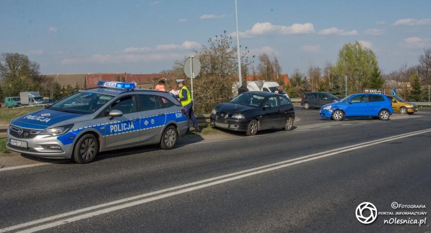 Kolejny dzień - kolejna kolizja na skrzyżowaniu Dobroszyckiej i  Wojska Polskiego