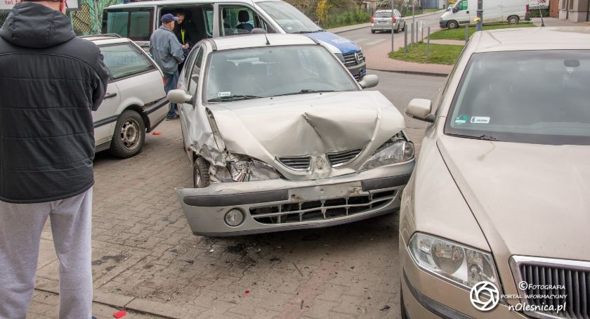 Kierowca zasłabł i staranował trzy pojazdy