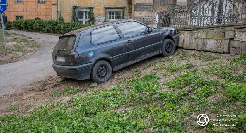 Porzucony Volkswagen Golf