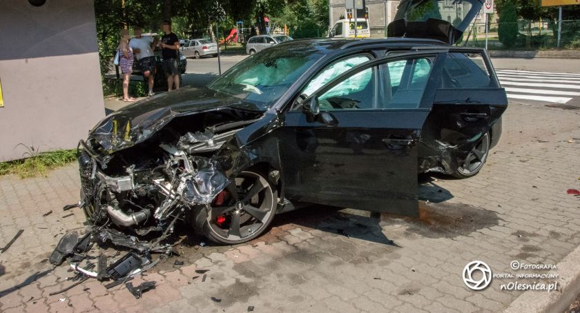 Zderzenie pojazdów na 11 Listopada - uszkodzone 4 auta