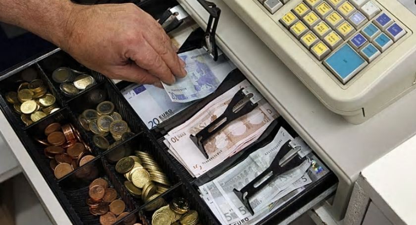 Ukradł pieniądze z kasy sklepowej teraz zajmie się nim sąd