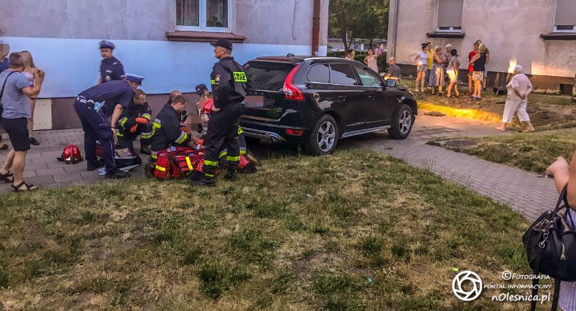 Wypadek na rondzie Sudoła - Krzywoustego - dwie osoby trafiły do szpitala