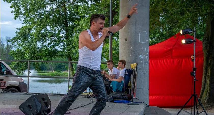 Tomasz Niecik wystąpił na scenie oleśnickiego amfiteatru - VIDEO