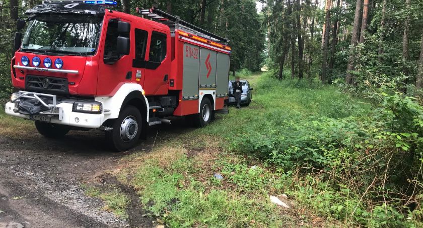 Skoda uderzyła w drzewo koło Malerzowa