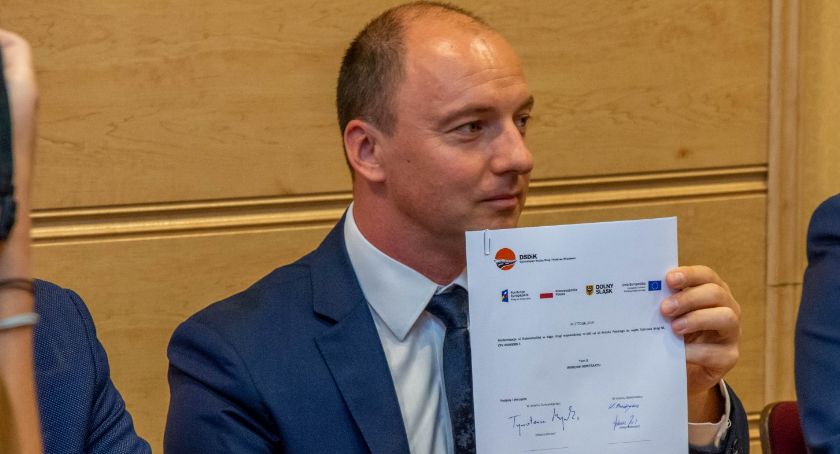 Umowa na remont ul. Dobroszyckiej została podpisana