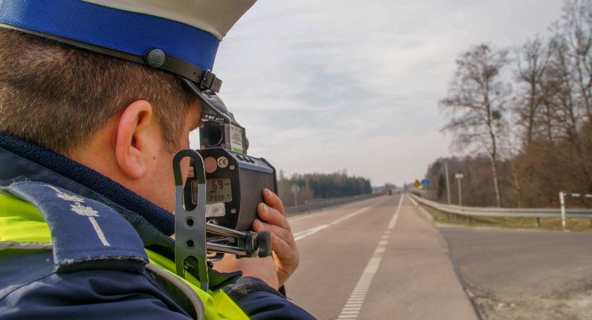 Wzmożone działania drogówki - noga z gazu