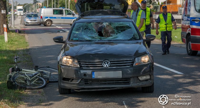 Potrącenie rowerzystki na Krzywoustego - interweniował LPR - nie żyje 72 - latka - VIDEO