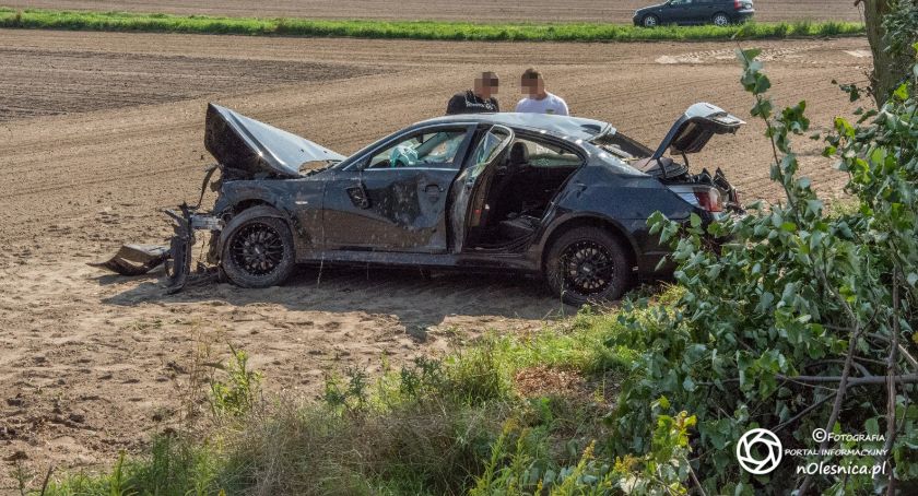 Dachowanie BMW koło Bystrego