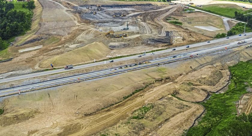 Burmistrz poinformował z czego wynika opóźnienie budowy wschodniej obwodnicy