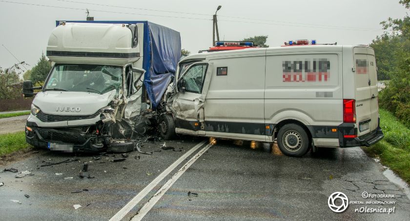 Wypadek na drodzę pomiędzy Sycowem a Ślizowem - interweniuje LPR - VIDEO