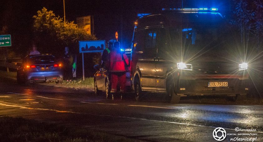 Potrącenie pieszego na Dobroszyckiej - przechodzeń miał 2,5 promila
