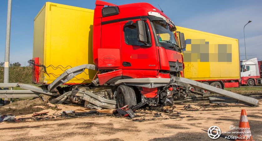 Wypadek ciężarówki na trasie S8