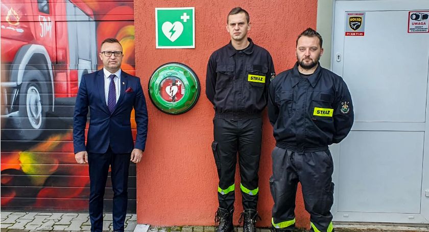 Gmina ma swój pierwszy zewnętrzny defibrylator
